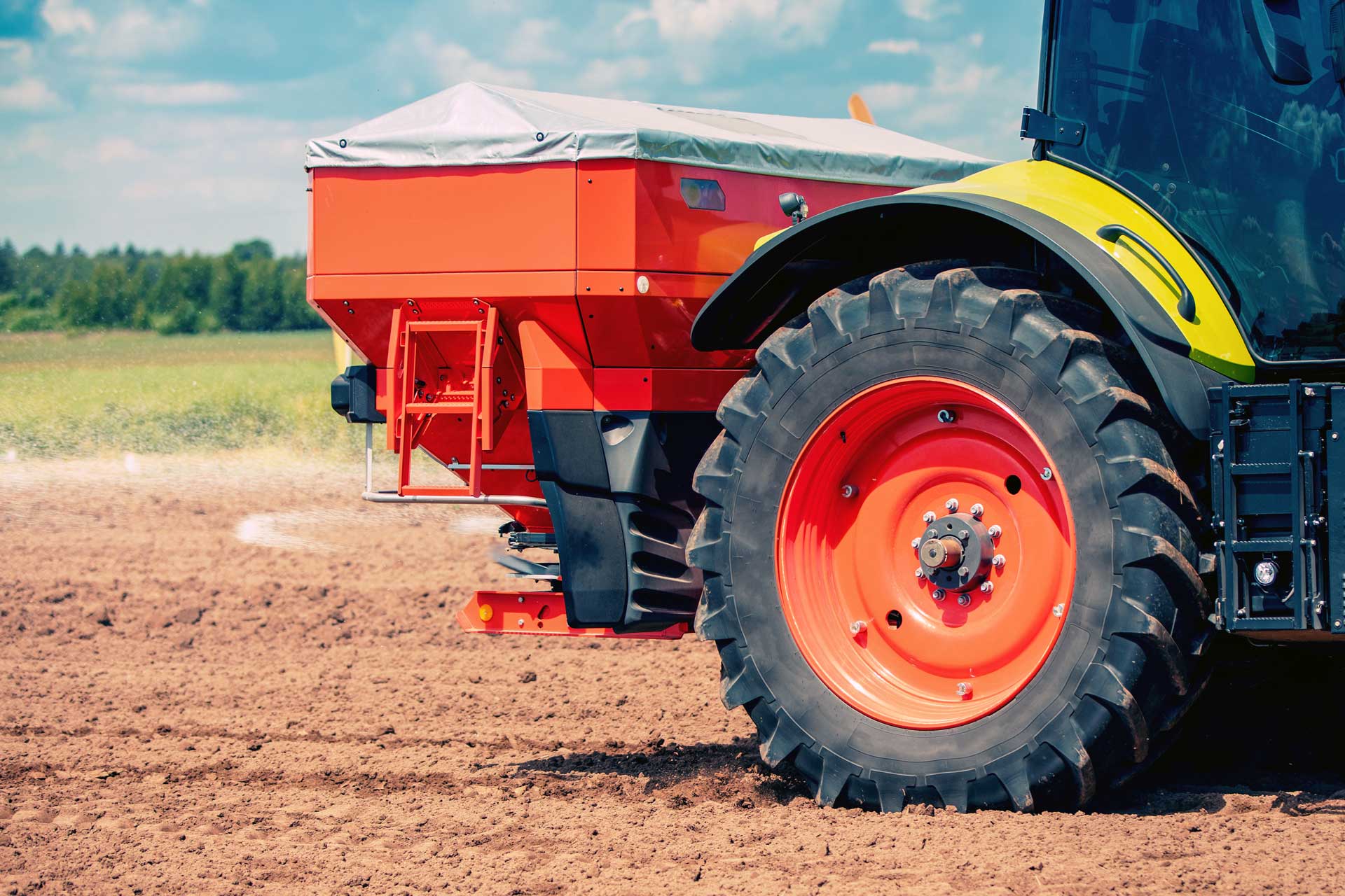 tractor-urea-application